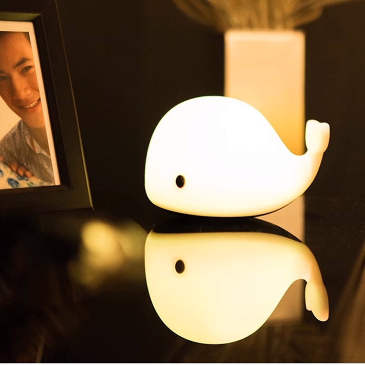 WhaleLamp™ – Luminária LED Noturna Baleia de Silicone Recarregável para Quarto e Decoração